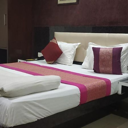 Adb Rooms Udhav Palace Nuova Delhi Esterno foto