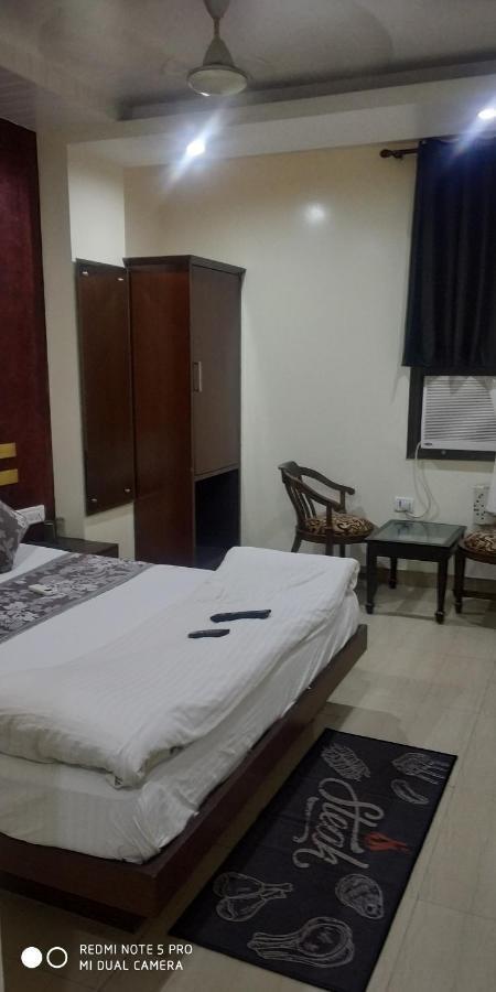 Adb Rooms Udhav Palace Nuova Delhi Esterno foto