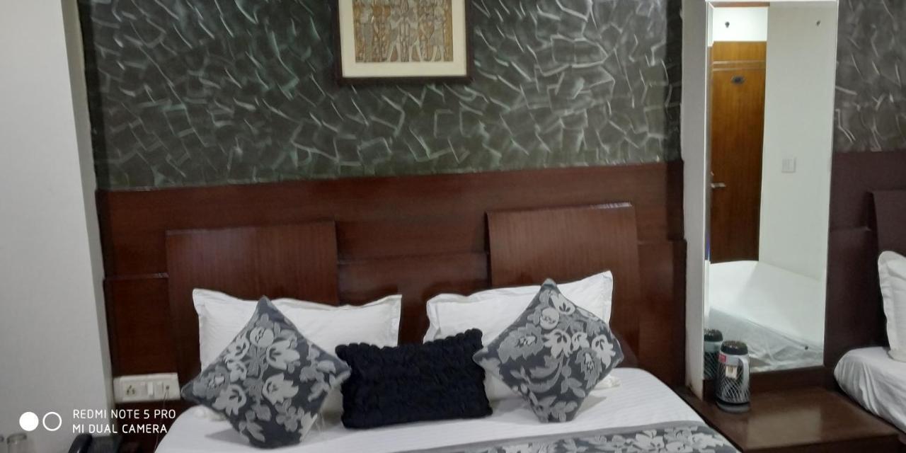 Adb Rooms Udhav Palace Nuova Delhi Esterno foto