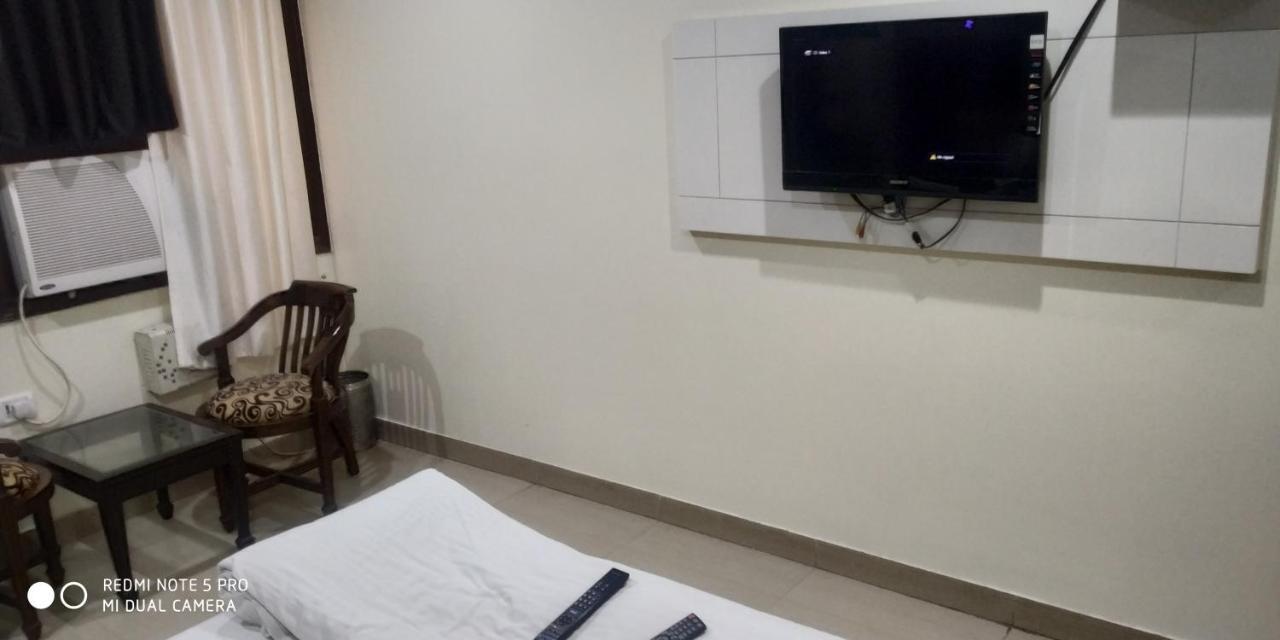 Adb Rooms Udhav Palace Nuova Delhi Esterno foto