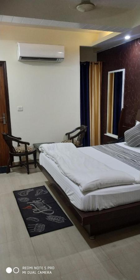 Adb Rooms Udhav Palace Nuova Delhi Esterno foto