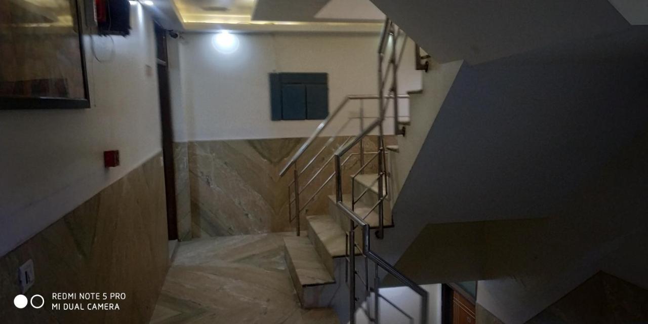 Adb Rooms Udhav Palace Nuova Delhi Esterno foto
