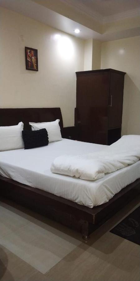 Adb Rooms Udhav Palace Nuova Delhi Esterno foto