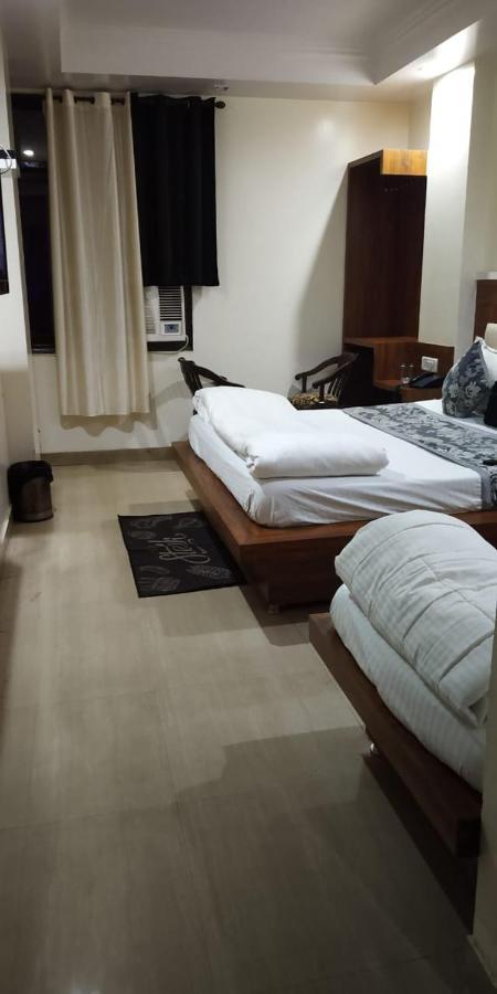 Adb Rooms Udhav Palace Nuova Delhi Esterno foto