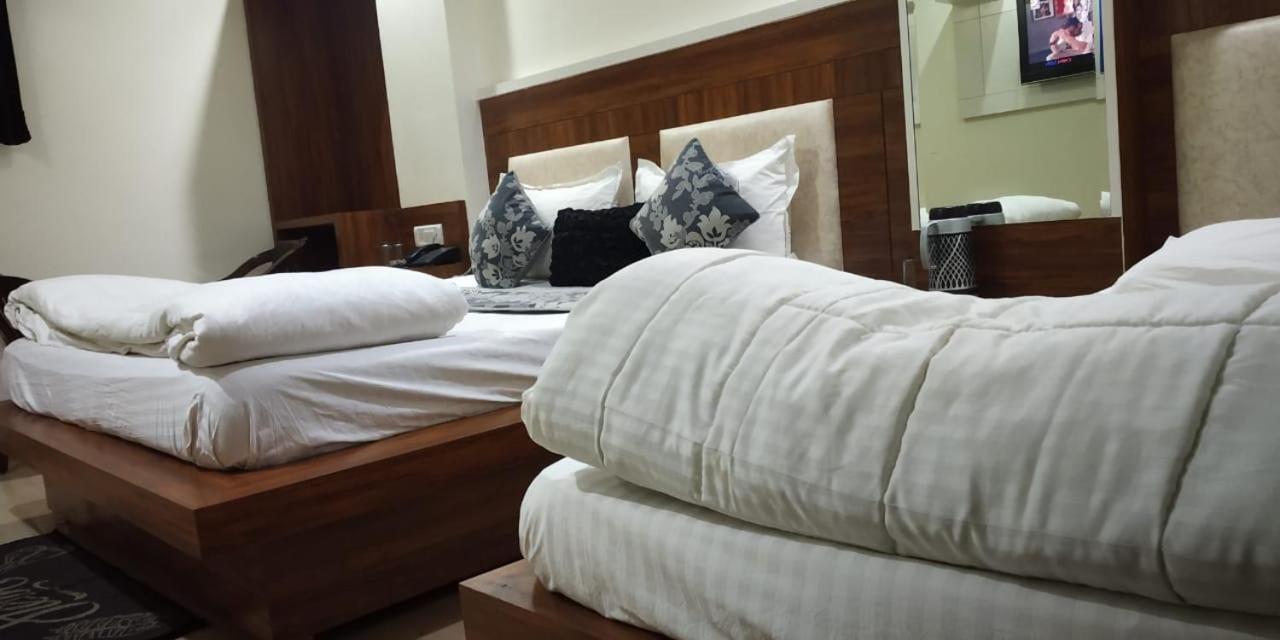 Adb Rooms Udhav Palace Nuova Delhi Esterno foto