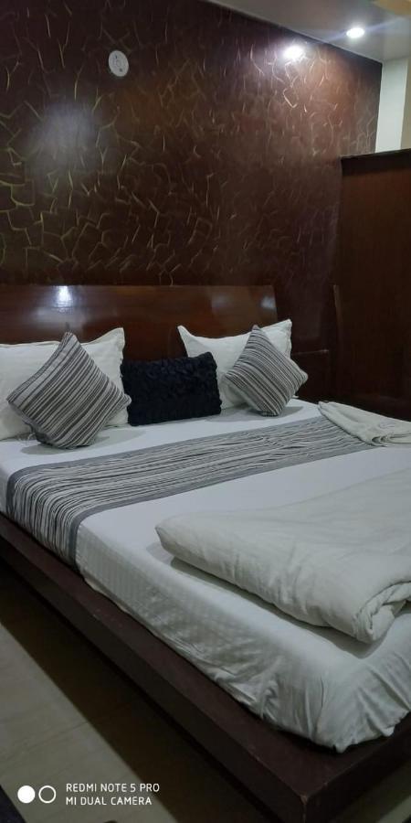 Adb Rooms Udhav Palace Nuova Delhi Esterno foto