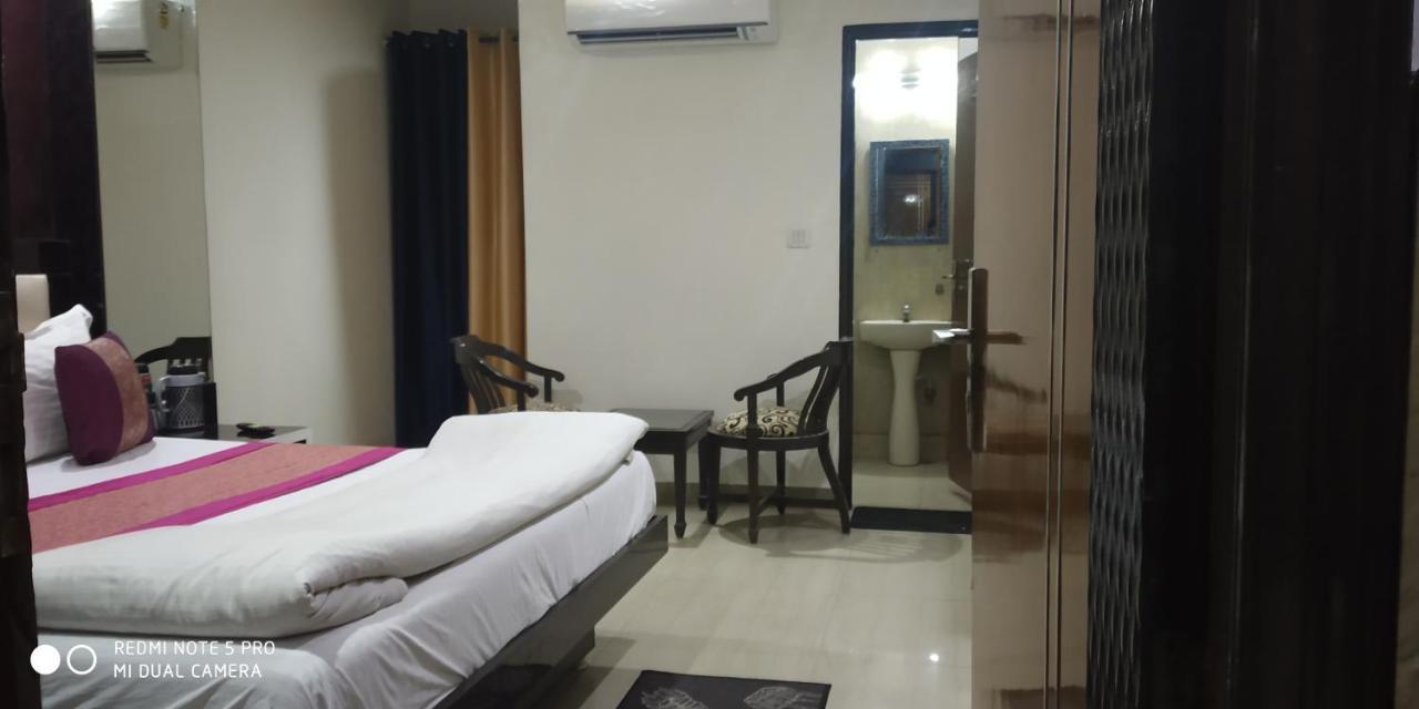 Adb Rooms Udhav Palace Nuova Delhi Esterno foto