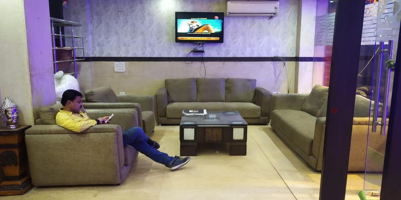 Adb Rooms Udhav Palace Nuova Delhi Esterno foto