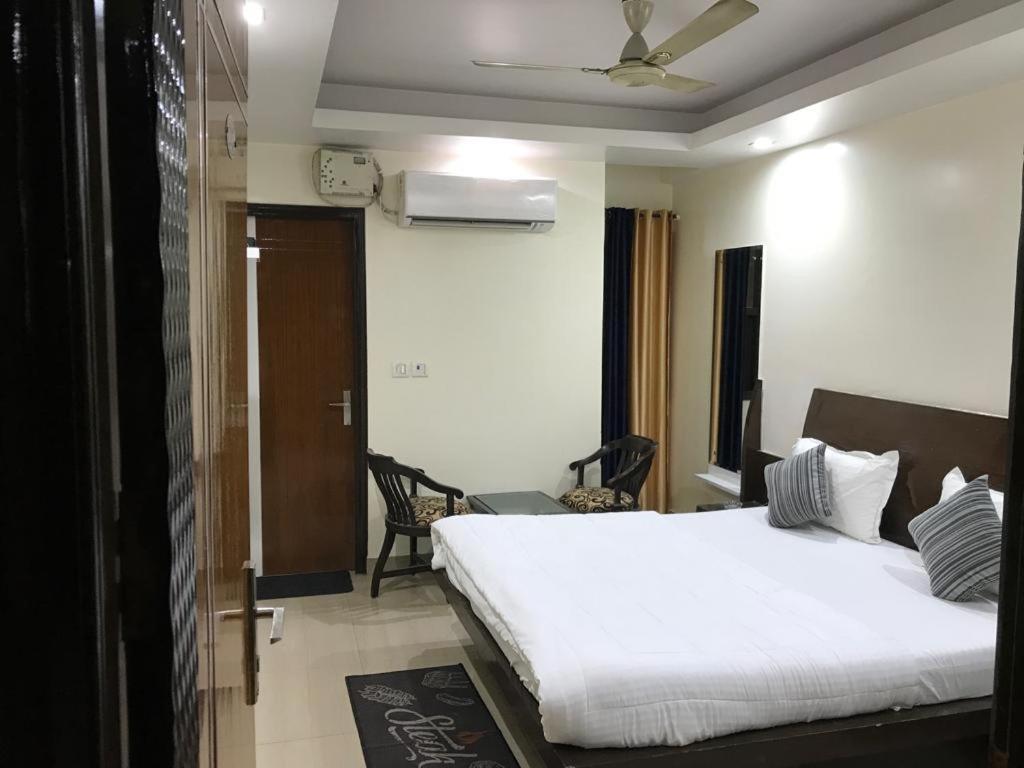 Adb Rooms Udhav Palace Nuova Delhi Esterno foto