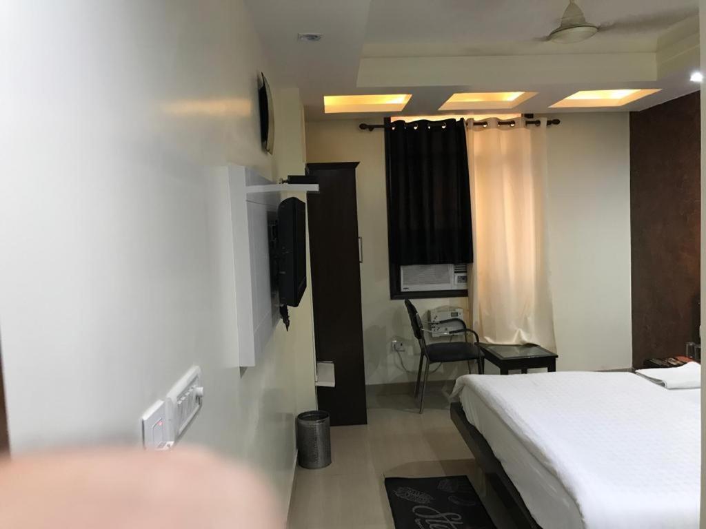 Adb Rooms Udhav Palace Nuova Delhi Esterno foto
