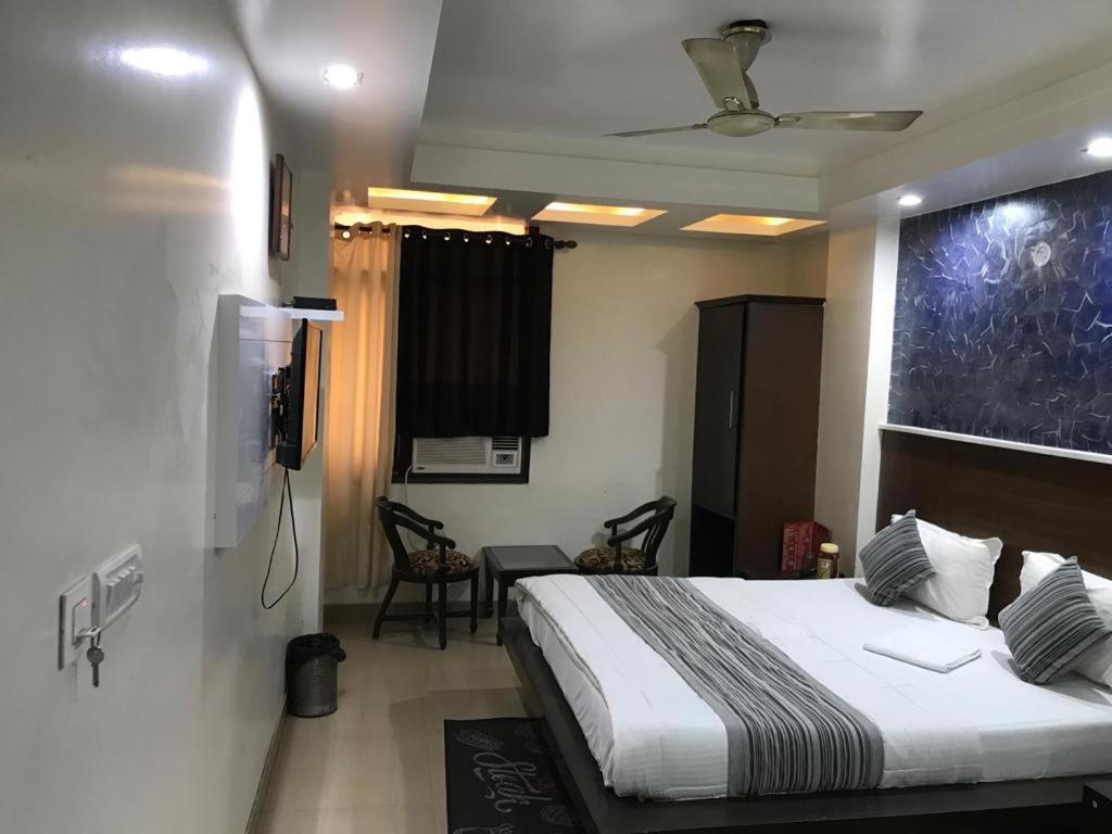 Adb Rooms Udhav Palace Nuova Delhi Esterno foto